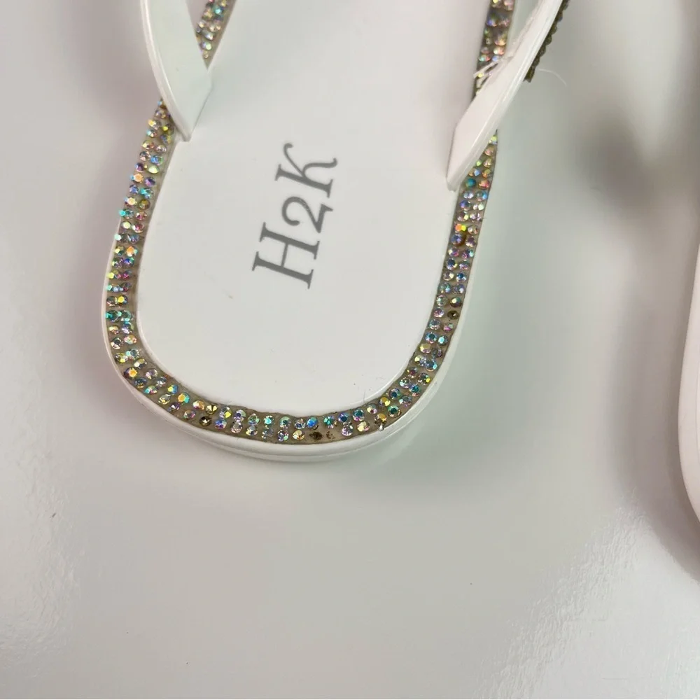 White and Silver Iridescent Stone Trim Flip Flop Thong Sandals Sz 7